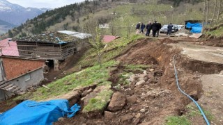 Trabzonun Araklı ilçesinde 8 ev heyelan tehlikesi nedeniyle boşaltıldı