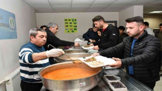 Tufanbeylide üniversite öğrencileri Başkan Ergü ile iftarlarını açtı