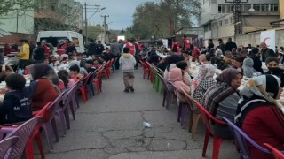 Türk Kızılayından mahalleye iftar yemeği
