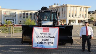 Türkiye Belediyeler Birliğinden Cizre Belediyesine kepçe hibe edildi