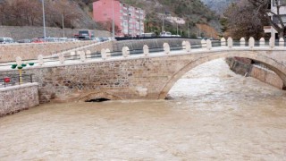 Türkiyenin en hızlı akan çayında artan su seviyesi korkutuyor