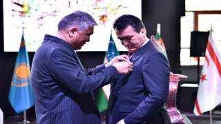 TÜRKSOYdan Dündara Onur Madalyası