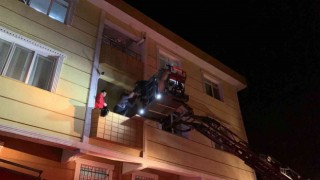 Tuzlada komşularının kabusu olan kişinin evinde yangın çıktı: Apartman sakinleri dumandan etkilendi