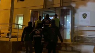 Tuzlada polis ekiplerinden otopark parası isteyen değnekçiye suçüstü