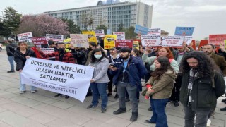 Üniversite öğrencileri, İBB önünde ulaşım zammını protesto etti