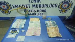 Uyuşturucu tacirleri kaçmak isterken kaza yapınca yakayı ele verdi