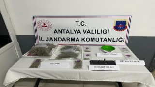 Uyuşturucu tacirlerinin üzerinde suikast tabancası ele geçirildi