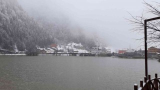 Uzungölde Nisan ayında kar süprizi