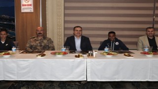 Vali Akbıyık sporcularla bir araya geldi