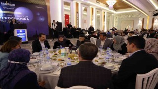 Vali Ayhan, iftarda şehit ailelerini ağırladı