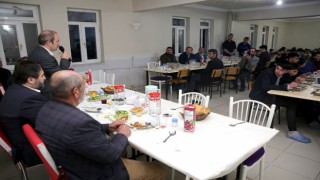 Vali Epcim, iftarını Oruçbeyli Kuran Kursunda yaptı