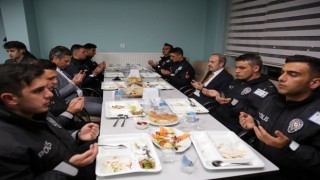 Vali Epcim, iftarını polis adaylarıyla açtı