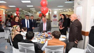 Vali Gürel koruyucu aileler ve çocuklarla iftarda bir araya geldi