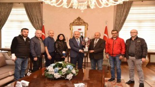 Vali Karadeniz, şampiyon Sağır Spor Derneğini ağırladı