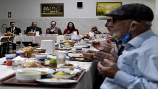 Vali Kızılkaya huzurevi sakinleriyle iftar yaptı
