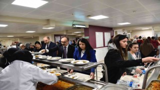 Vali Kızılkaya öğrencilerle birlikte iftar yaptı