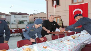 Vali Kızılkaya orucunu Osmaneli de askeri personelle açtı