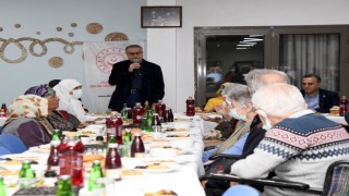 Vali Su iftarda huzurevi sakinleriyle buluştu