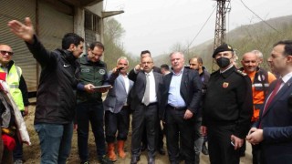 Vali Ustaoğlu çamur afetinin yaşandığı bölgede incelemelerde bulundu