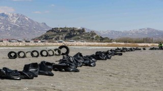 Van Gölü sahilinde 45 ton çöp toplandı