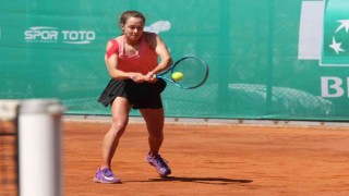 W60 Edge İstanbulda Berfu Cengiz/Anastasia Tikhonova yarı finalde