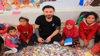 Yağmurda, çamurda oyun oynayan çocuklara ‘oyun çadırı
