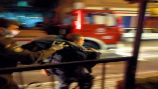 Yangında dumandan etkilenen şahsı itfaiye ekipleri kurtardı