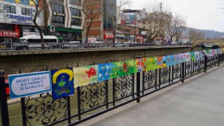 Yaptıkları bin 920 resimle kentin sokaklarını renklendirdiler