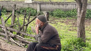Yaşlı adamın ardiyesi alev alev yandı, gıda ve yemleri kül oldu
