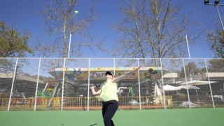 Yenilenen tenis kortları açıldı
