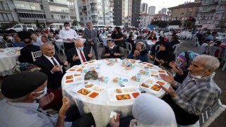 Yenimahalledeki mahalle iftarlarına vatandaşlardan yoğun ilgi