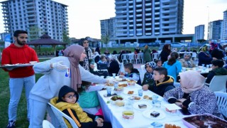 Yesilyurtta yetim ve öksüz çocuklar unutulmadı