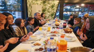 Yetim ve öksüz çocuklar ile iftar sofrasında buluştu