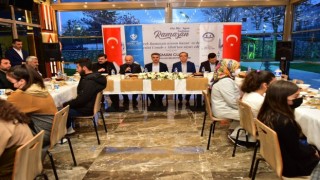 Yetimler iftarda buluştu