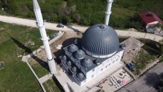 Yıllardır mahallelerinde hasretle bekledikleri camilerine kavuştular