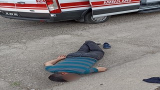 Yol kenarında hareketsiz yatan kişi ekipleri harekete geçirdi
