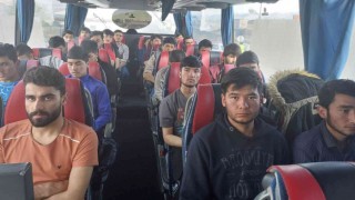 Yolcu otobüsünde seyahat eden 25 kaçak göçmen yakalandı
