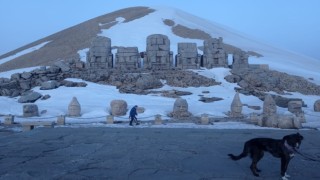 Yolu açılan Nemrut Dağı ilk turistleri ağırladı