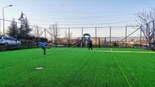 Yunus Emre Mahallesindeki saha yenilendi