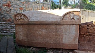 Yüzyıllar sonra kemik ve eşyalarıyla bulundu, dünyada bir ilk