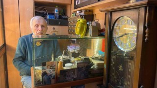 Zonguldakta 59 yıllık saat tamircisi zamana direniyor