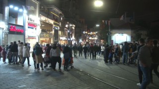 1 Mayıs tedbirleri kapsamında kapatılan Taksim Meydanı tekrar açıldı