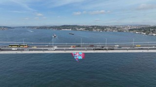 15 Temmuz Şehitler Köprüsüne asılan Trabzonspor bayrağı havadan görüntülendi