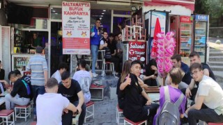 15 tost yiyenden para almıyor, üstüne çeyrek altın veriyor