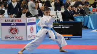 1800 sporcu tatamide şampiyon olmak için ter dökmeye başladı