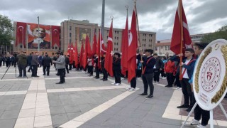 19 Mayıs kutlamaları çelenk sunma merasimi ile başladı