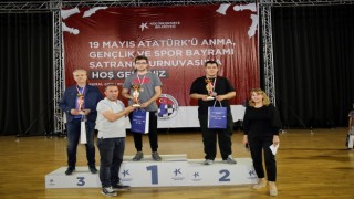 19 Mayıs Satranç Turnuvasında ödüller sahiplerini buldu