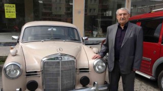 1959 model aracını yıllar sonra garajından çıkardı