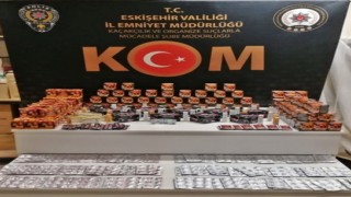 5 şüphelinin yakalandığı kaçakçılık operasyonunda binlerce kaçak malzeme ele geçirildi