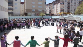 500 çocuk Merkezim Her Yerde projesi etkinliğinde doyasıya eğlendi